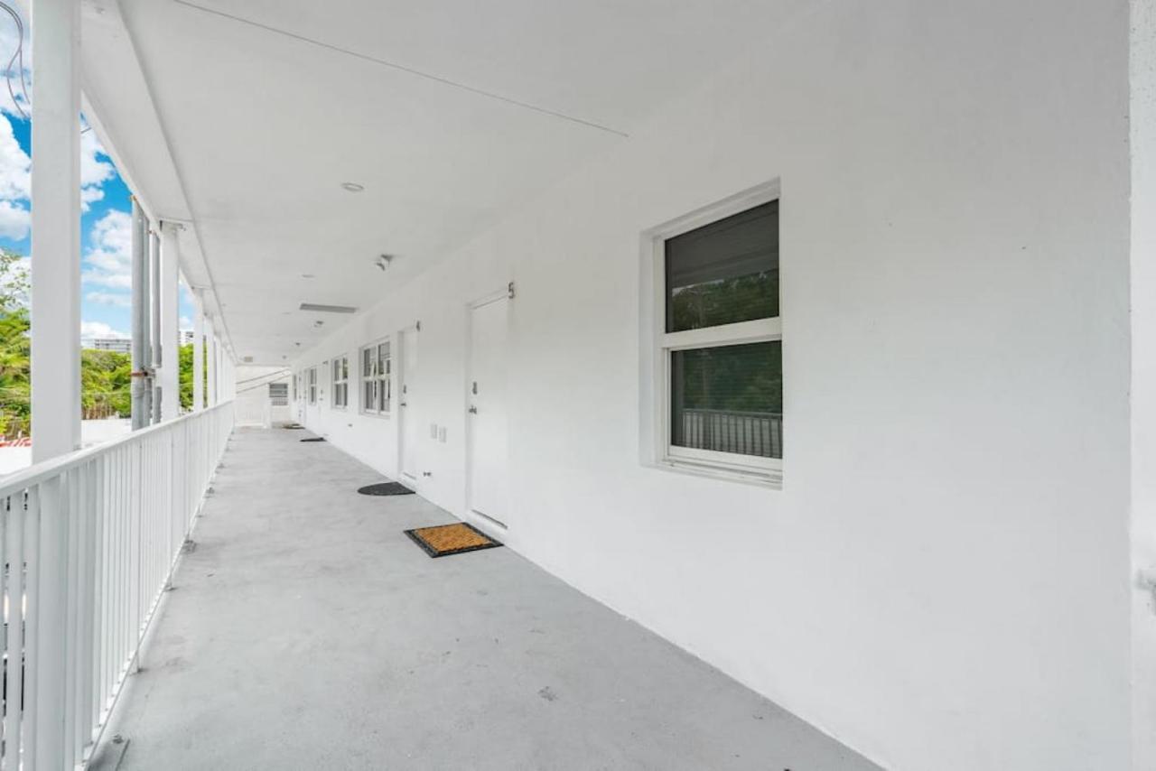 The Purple Pelican Beachfront With Ocean Balcony Unit 1 劳德代尔堡 外观 照片